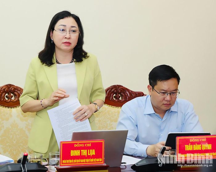 Đồng chí Đinh Thị Lụa, Phó Bí thư Tỉnh ủy, Chủ tịch Ủy ban MTTQ Việt Nam tỉnh phát biểu tại hội nghị.