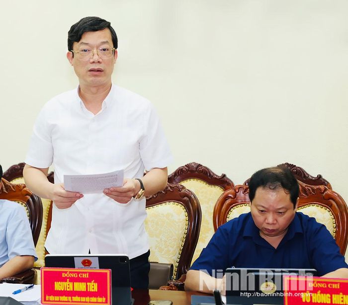 Đồng chí Nguyễn Minh Tiến, Ủy viên Ban Thường vụ Tỉnh ủy, Trưởng Ban Nội chính Tỉnh uỷ phát biểu tại hội nghị.