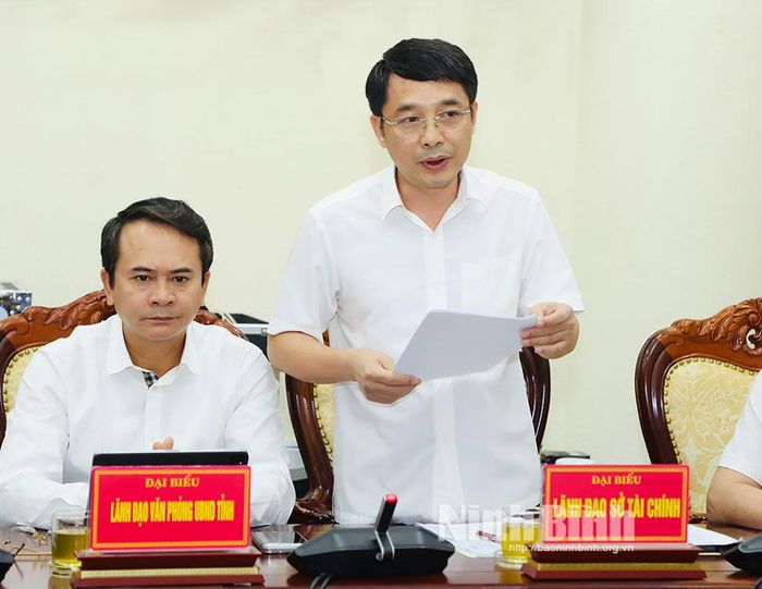 Đồng chí Hoàng Văn Kiên, Tỉnh ủy viên, Giám đốc Sở Tài chính tỉnh Ninh Bình phát biểu tại hội nghị.