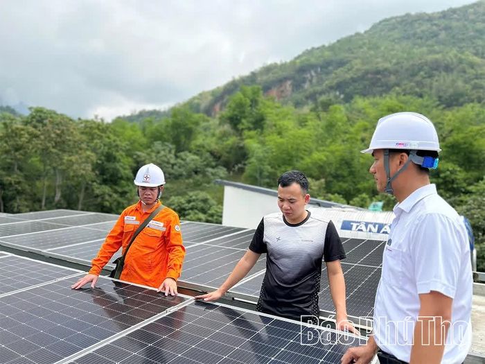 Phát triển điện mặt trời mái nhà tại xã Mai Châu.