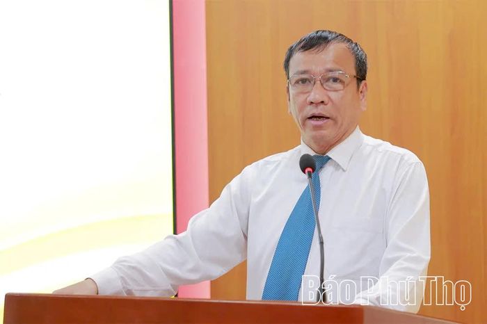 Đại diện Liên hiệp các hội Khoa học và Kỹ thuật Việt Nam phát biểu tại hội thảo.