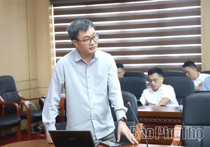 Lãnh đạo, phóng viên các cơ quan báo chí Trung ương, địa phương thảo luận tại hội nghị.