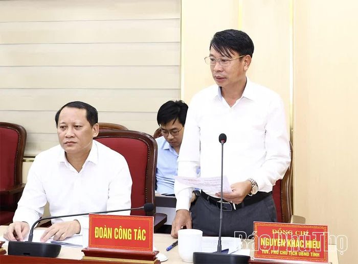 Đồng chí Phó Chủ tịch UBND tỉnh Nguyễn Khắc Hiếu phát biểu tại buổi làm việc.