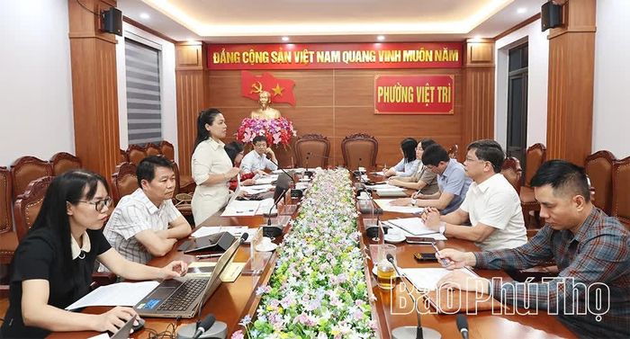 Đoàn kiểm tra của Bộ Nội vụ làm việc với UBND phường Việt Trì.