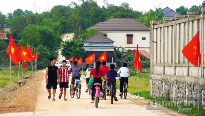 Tuyến đường nối từ đường Nguyễn Hữu Cảnh đến Trạm cấp nước phường Bắc Gianh được đưa vào sử dụng, tạo thuận lợi, an toàn cho người dân, nhất là học sinh khi đến trường - Ảnh: N.M