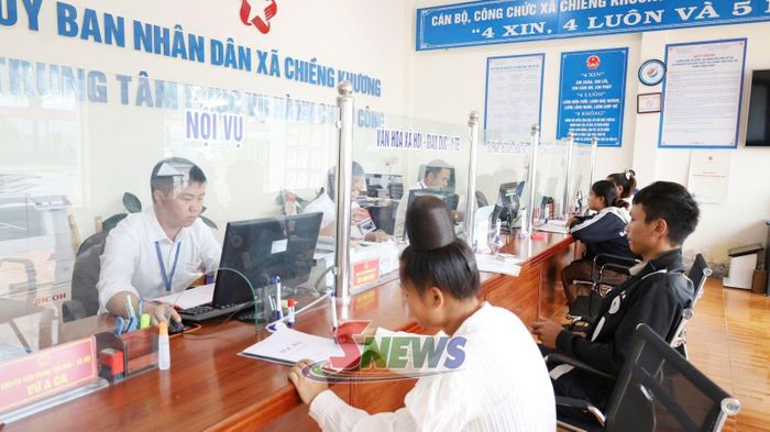 Trung tâm Phục vụ hành chính công xã Chiềng Khương tiếp nhận, giải quyết thủ tục cho người dân và doanh nghiệp.
