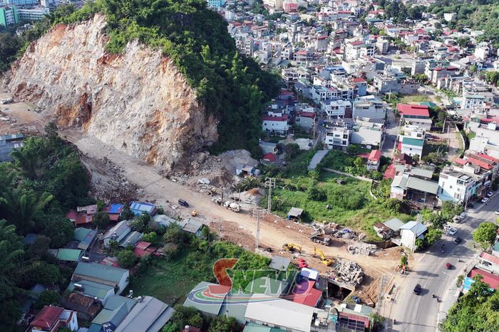 Khu vực nút giao đường Hoàng Quốc Việt - Mé Ban - Trần Đăng Ninh với Quốc lộ 6.