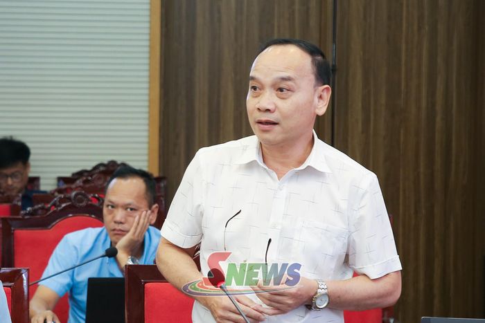 Lãnh đạo Báo và Phát thanh, truyền hình Sơn La báo cáo tại cuộc họp.