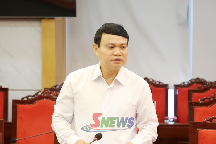 Đồng chí Phó Chủ tịch UBND tỉnh phát biểu tại hội nghị.