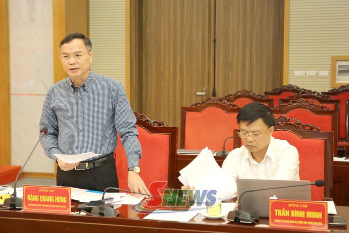 Đồng chí Phó Bí thư Đảng ủy UBND tỉnh phát biểu tại hội nghị.