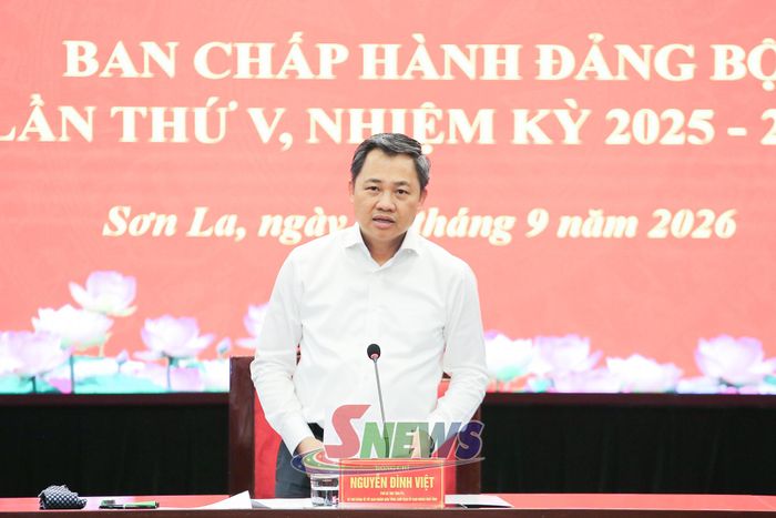Đồng chí Chủ tịch UBND tỉnh phát biểu kết luận hội nghị.