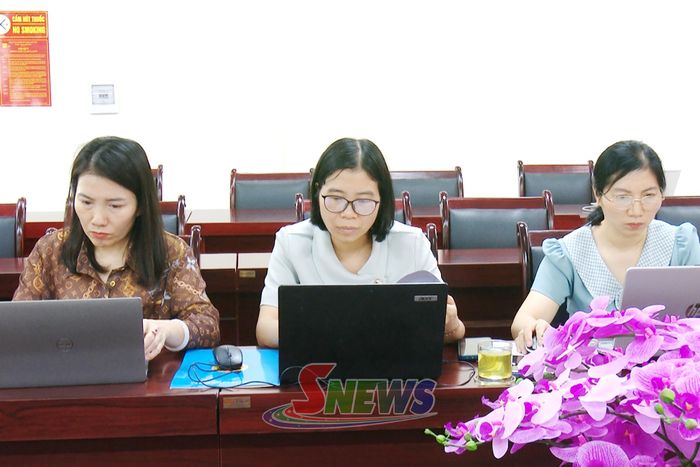 Các đại biểu dự hội nghị.