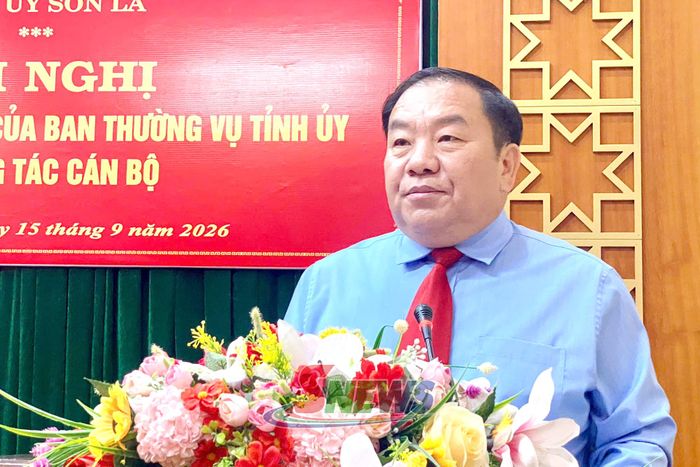 Đồng chí Chá A Của phát biểu tại hội nghị