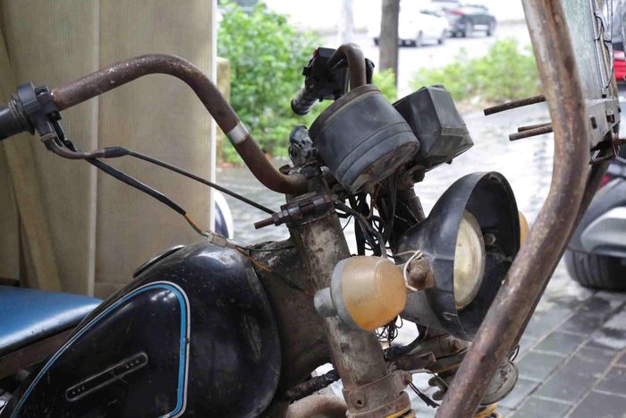 Phía trước xe ghi dòng chữ "Khuyết tật". Ảnh: Phòng CSGT Hà Nội