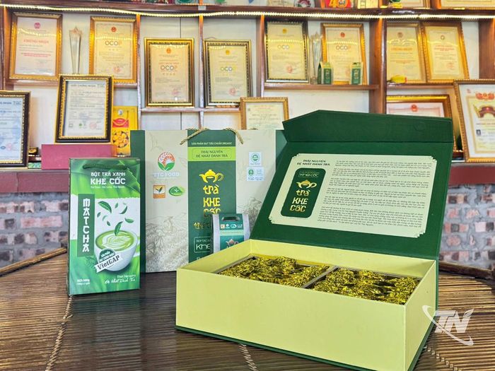 Một số sản phẩm của HTX Chè an toàn Khe Cốc đã được lấy mẫu kiểm định, để gửi sang Đài Loan (Trung Quốc).