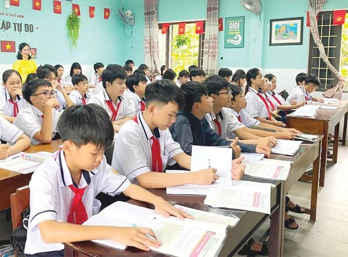 Giờ học của học sinh Trường THCS Thanh Thủy.