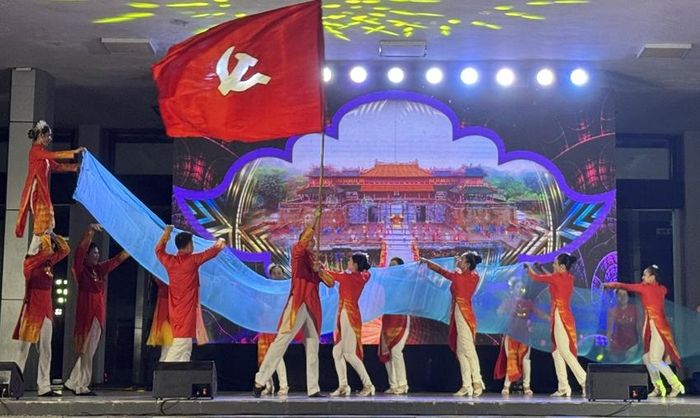Một chương trình nghệ thuật do Hội Âm nhạc thành TP. Huế và Chi hội Nhạc sĩ Việt Nam tổ chức.