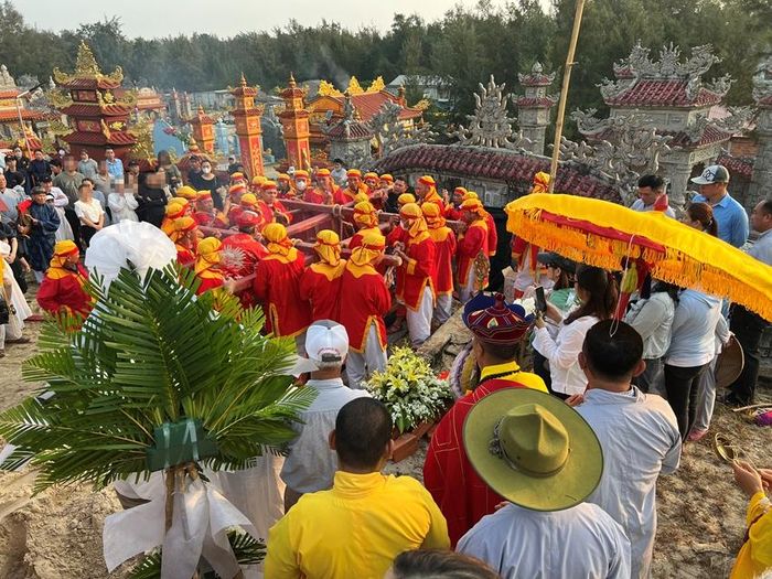 Một đám tang ở Huế. 