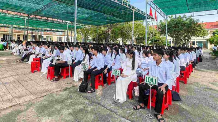 Thầy và trò Trường THPT Nguyễn Văn Thoại bước vào năm học 2026-2027 với tinh thần quyết tâm đổi mới và phát triển.