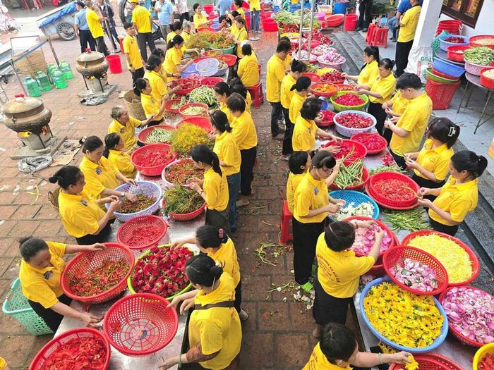 Phường Vĩnh Tế lấy Thương mại, dịch vụ và Du lịch làm mũi nhọn kinh tế, đẩy mạnh du lịch tâm linh, sinh thái và trải nghiệm