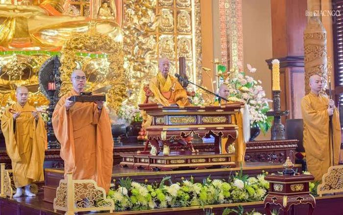 Đại lão Hòa thượng Tuyên Luật sư khuyến tấn các giới tử
