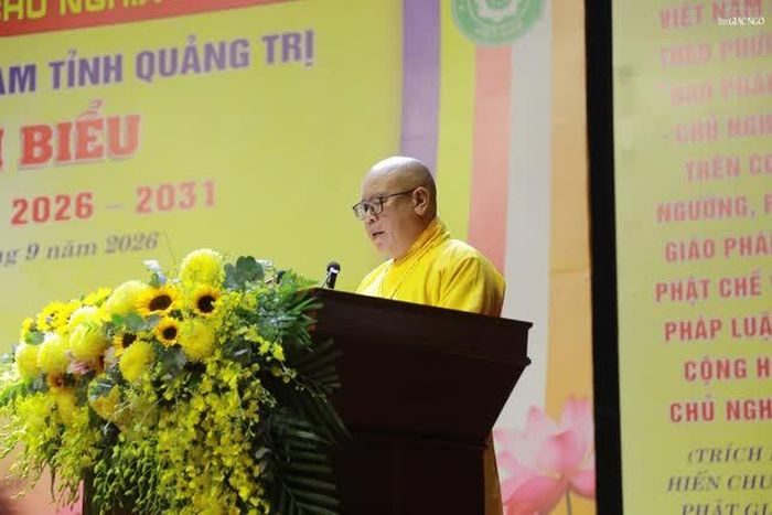 Thượng tọa Thích Đạo Không trình bày báo cáo công tác Phật sự giai đoạn 2022-2026 và phương hướng hoạt động nhiệm kỳ 2026-2031