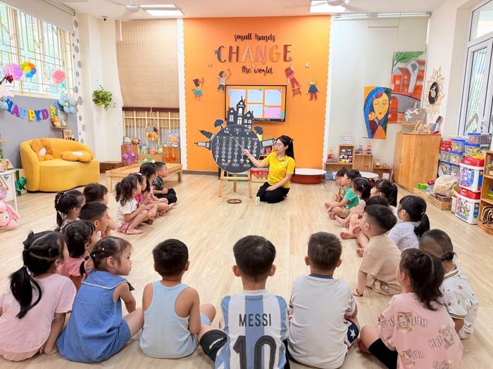 Trẻ em trong độ tuổi phổ cập mầm non (5-6 tuổi) thuộc diện được miễn, giảm và hỗ trợ học phí.