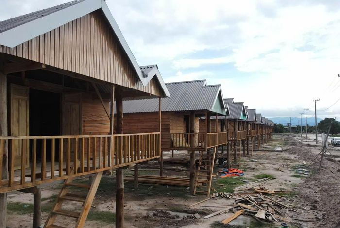 Khi hoàn thành, dự án sẽ đảm bảo nơi ở ổn định cho 207 hộ dân ở Bôn Jứ, khu vực nhiều năm qua thường xuyên đối mặt nguy cơ sạt lở, ngập lụt, đe dọa tính mạng và tài sản của người dân mỗi khi mưa lũ xảy ra trên lưu vực sông Ba.