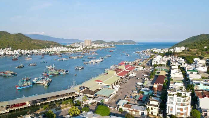 Cảng cá Hòn Rớ, phường Nam Nha Trang - một trong những khu vực tập trung nhiều tàu cá của tỉnh Khánh Hòa.