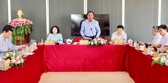 Toàn cảnh buổi làm việc giữa lãnh đạo Thành ủy và các đơn vị liên quan.