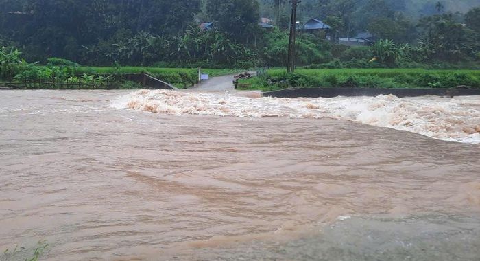 Một số tuyến đường giao thông trên địa bàn tỉnh Thanh Hóa bị ngập, gây ách tắc giao thông (Ảnh: CATH).