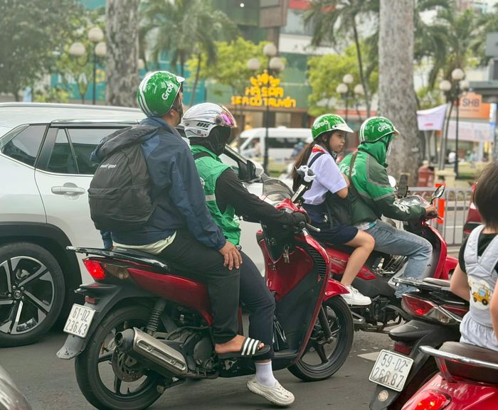 Tài xế xe công nghệ đối mặt nhiều rủi ro trên đường trong quá trình làm việc.