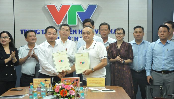 Đại diện VTV Nam Bộ ký kết ghi nhớ hợp tác với VBSF.