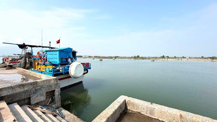Đã sẵn sàng phương án neo đậu tàu thuyền khi mùa mưa bão đến tại khu vực biển Ninh Hải (Ảnh: H.V).
