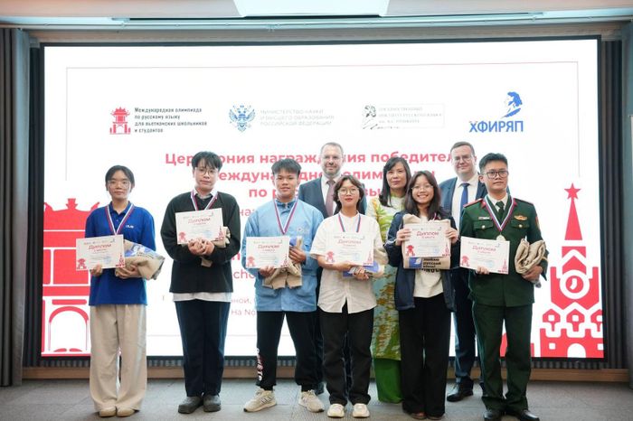 Các thí sinh dự Lễ tổng kết và trao giải Cuộc thi Olympic quốc tế tiếng Nga năm 2025 (Ảnh: moet).