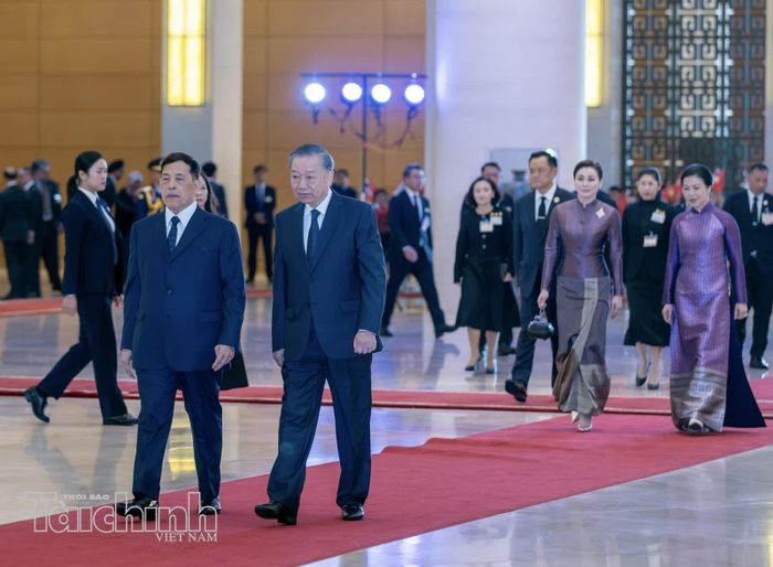Lễ đón chính thức Nhà Vua Maha Vajiralongkorn Phra Vajiraklaochaoyuhua và Hoàng hậu thăm cấp Nhà nước tới Việt Nam được tổ chức trọng thể tại nhà Quốc hội.