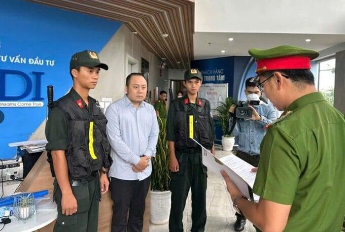  Tống đạt các quyết định đối với Nguyễn Quang Hoàng - Tổng giám đốc, Chủ tịch HĐTV Công ty GFDI 