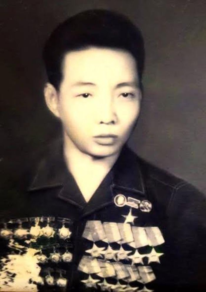 Đại tá Anh hùng lực lượng vũ trang nhân dân Nguyễn Xuân Tình, nguyên Trung đoàn trưởng Trung đoàn Đặc công 429 , người chỉ huy trực tiếp trận đấnh căn cứ Bù Bông - Ảnh :Đặc công Miền Đông