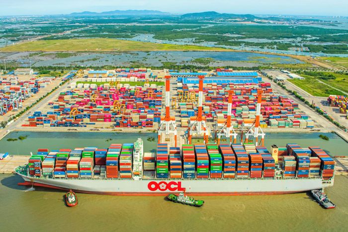 Nguồn lực đất nước phải được tập trung vào các cụm cảng cửa ngõ quốc tế mang tính chiến lược vùng như Cái Mép - Thị Vải (TP. Hồ Chí Minh) hay Lạch Huyện (Hải Phòng). Ảnh: C.Hoan