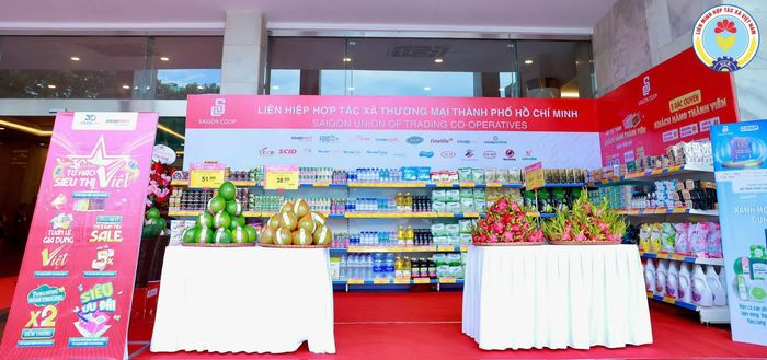 Những sản phẩm nông nghiệp và hàng hóa đặc trưng vùng miền cho thấy sức sáng tạo, khả năng nâng cao giá trị sản phẩm của khu vực kinh tế tập thể. Ảnh: VCA