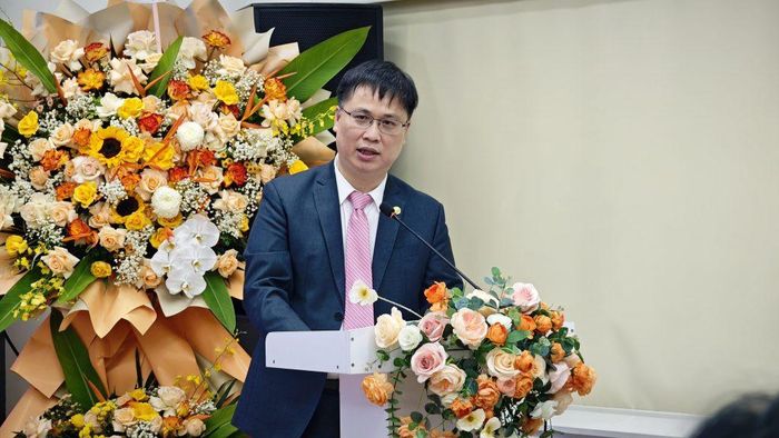 Bí thư Đảng ủy, Hiệu trưởng Trường Quốc tế PGS.TS. Nguyễn Anh Tuấn