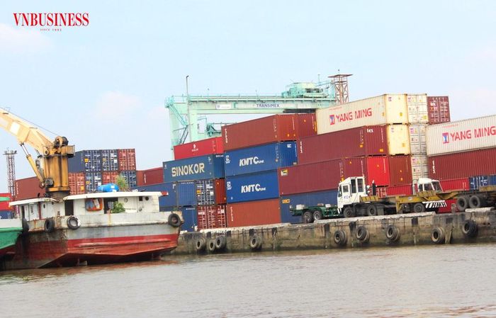 Hoạt động thông quan hàng hóa tại cảng cần thông suốt, tránh để doanh nghiệp mắc kẹt vì thủ tục chồng lấn giữa các khâu kiểm tra chuyên ngành.