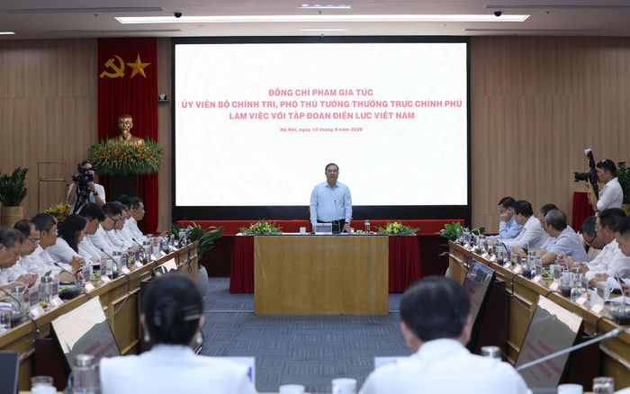  Phó Thủ tướng Thường trực đề nghị EVN xác định xây dựng Tập đoàn trở thành doanh nghiệp nhà nước mạnh, quy mô lớn, năng lực cạnh tranh cao là mục tiêu chiến lược, xuyên suốt - Ảnh: VGP. 