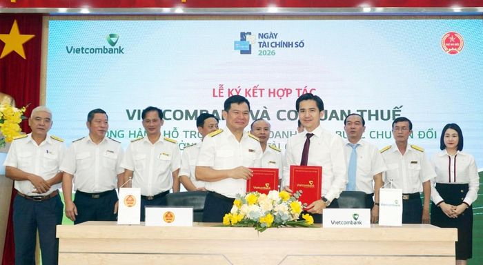 Các ngân hàng thương mại đang tích cực thúc đẩy chuyển đổi số, phát triển các sản phẩm tài chính toàn diện - Ảnh: PV