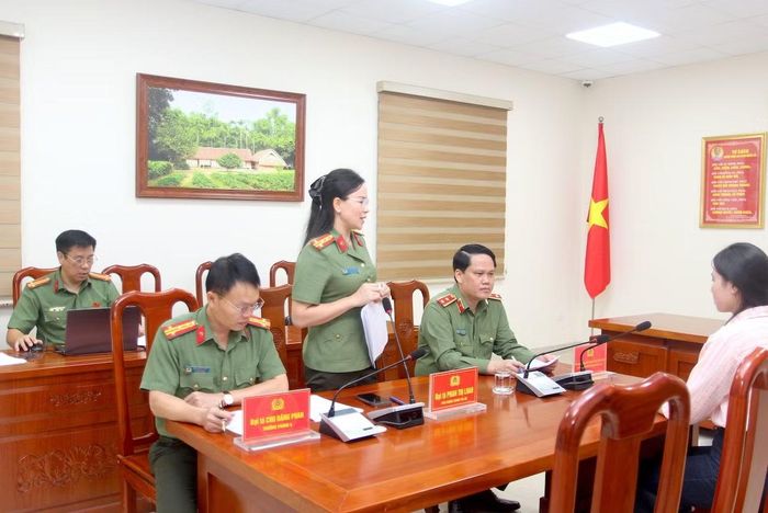 Lãnh đạo Thanh tra Bộ Công an phát biểu tại buổi tiếp.