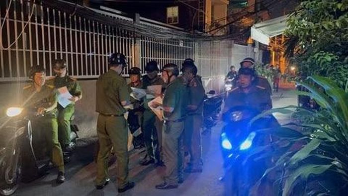 Công an phường Tân Hưng ra quân tuần tra thực hiện kế hoạch chuyển hóa địa bàn hẻm 1041 Trần Xuân Soạn.