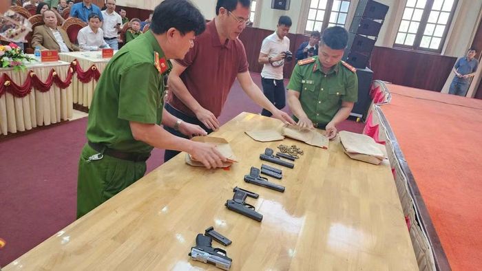 Số vũ khí thu được trong vụ án Phạm Anh Tài cùng đồng bọn cướp ngân hàng vào tháng 2/2026.