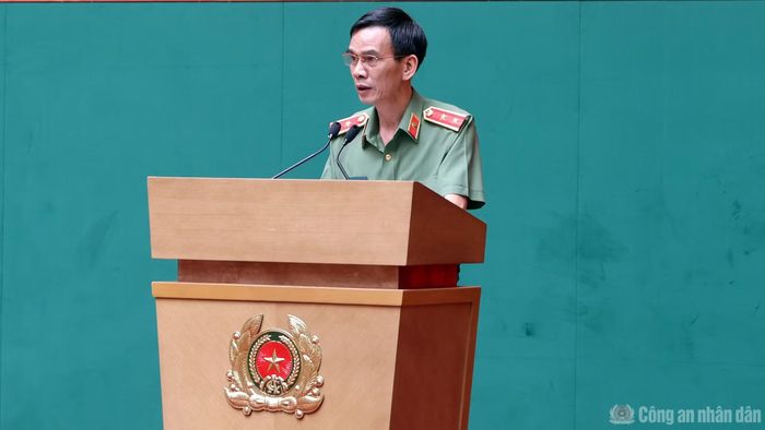 Trung tướng Hoàng Đức Lừng, Cục trưởng Cục Tổ chức cán bộ thông báo nghị định của Chính phủ và công bố các quyết định của Đảng ủy Công an Trung ương, Bộ Công an về tổ chức cán bộ Cục Công nghệ thông tin và cơ yếu.
