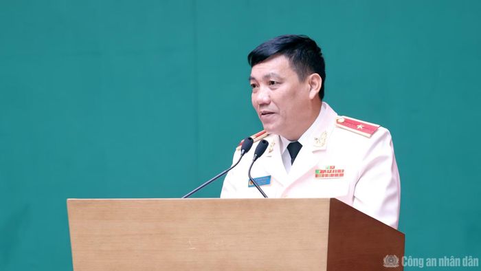 Thiếu tướng Lê Khắc Thuyết khẳng định sẽ cùng với tập thể lãnh đạo quyết tâm xây dựng đơn vị thành một tập thể đoàn kết, thống nhất, chuyên nghiệp, hiện đại và hiệu quả.