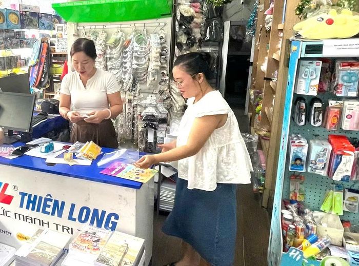 Các nhà sách lớn ở TP Huế đều khan hiếm sách giáo khoa các loại.